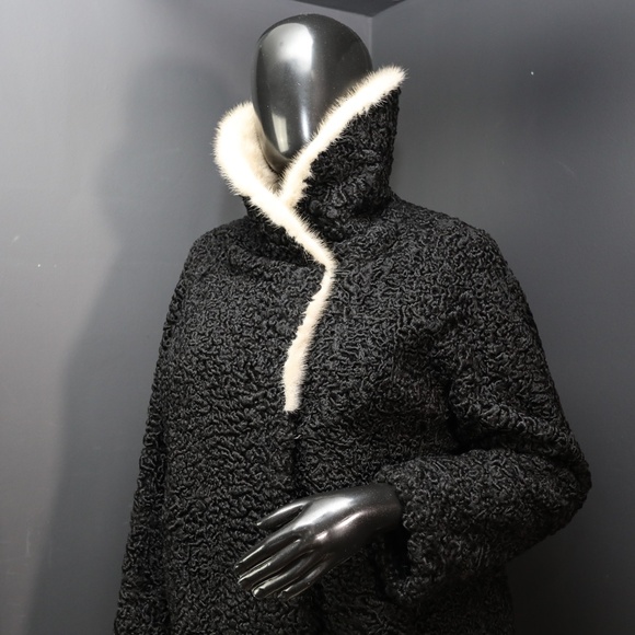 PERSIAN WOOL AND FUR COAT - Picture 2 of 8